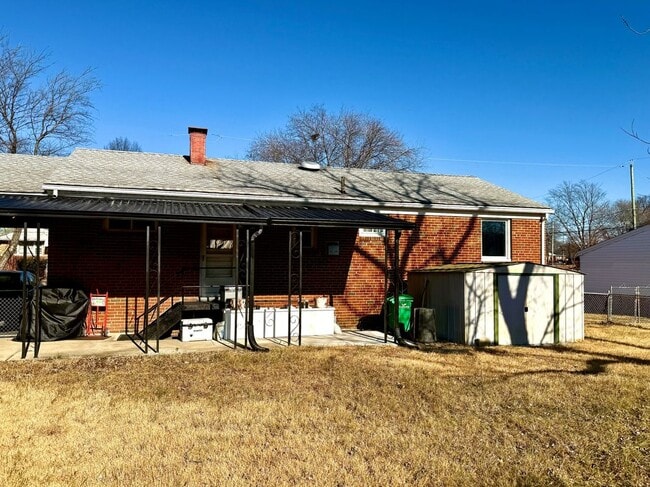 Building Photo - 6525 Kenova St