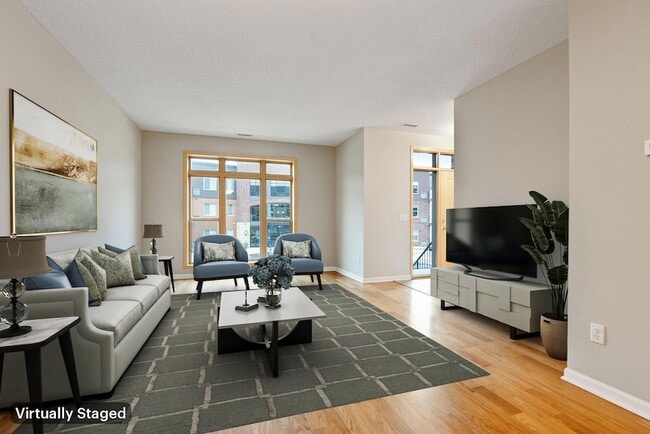 Photo - 741 Victoria Street S
