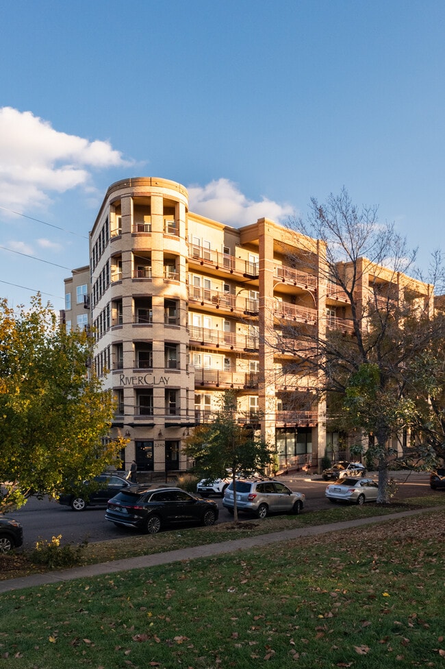 Building Photo - 2240 N Clay St Unit 208