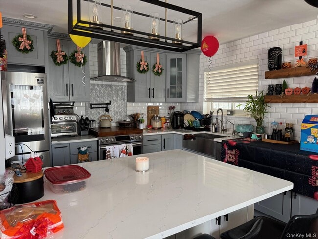 Photo - 322 Swinton Ave