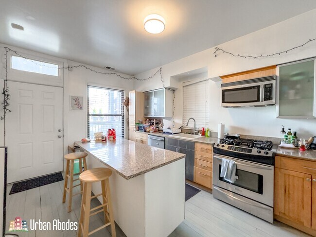 Photo - 3245 N Lakewood Ave Unidad J05W