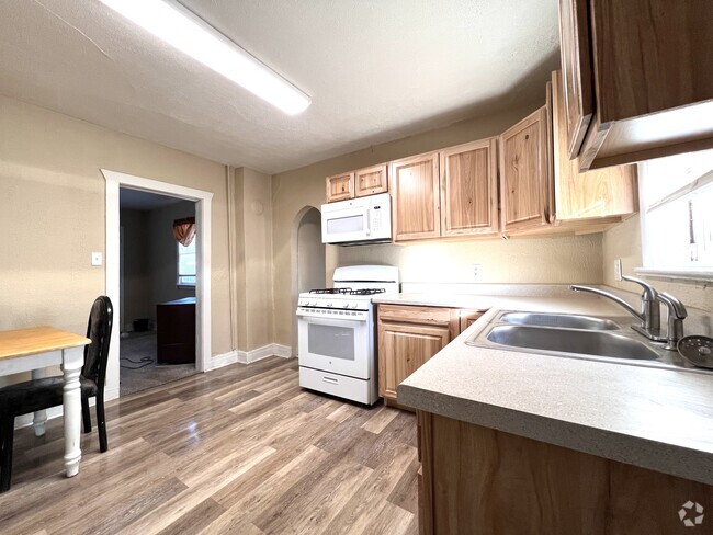 Building Photo - 304 W Summit Ave Unit 304 West Summit Rental