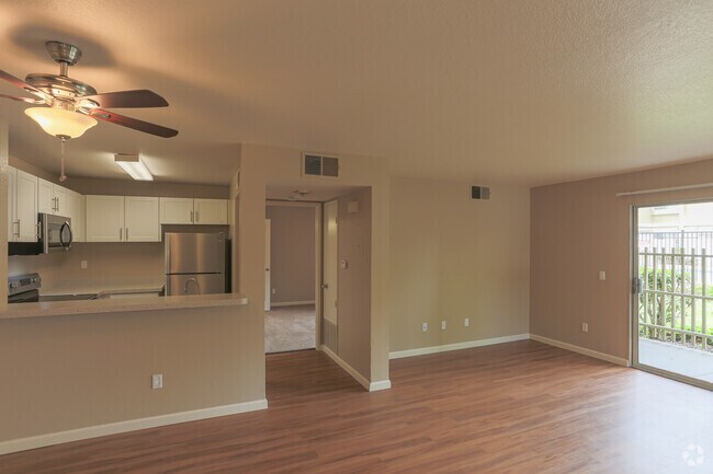 1BR, 1BA - 686 SF