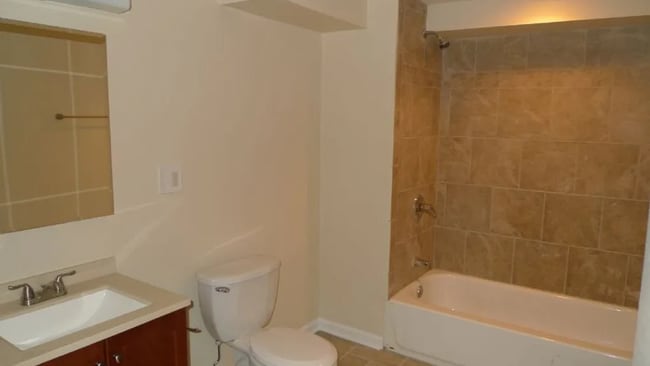 Photo - 1260 W Leland Ave Unit 2