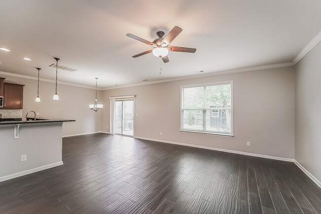 Photo - 347 Pulaski Dr SW