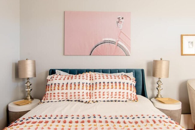 Photo - 716 Valence St