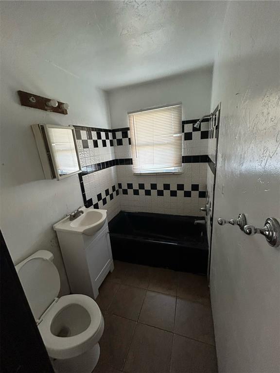 Photo - 805 NW 66th St