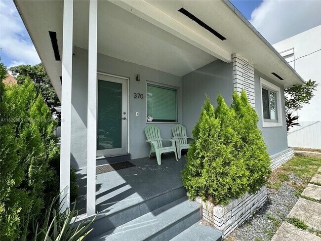 Building Photo - 370 SW 17th Rd Unit 370 Rental