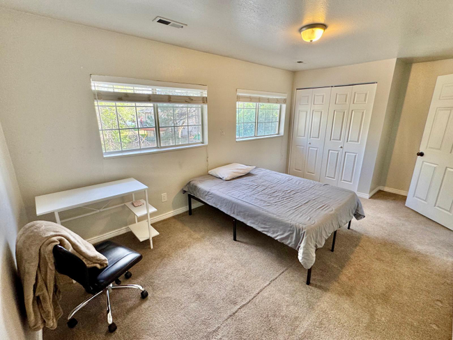 Building Photo - 546 E Delno Dr Rental