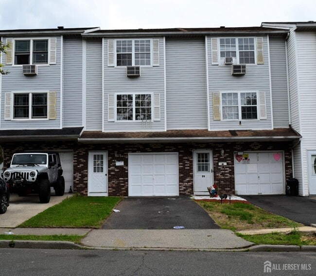 Photo - 31 Larch St