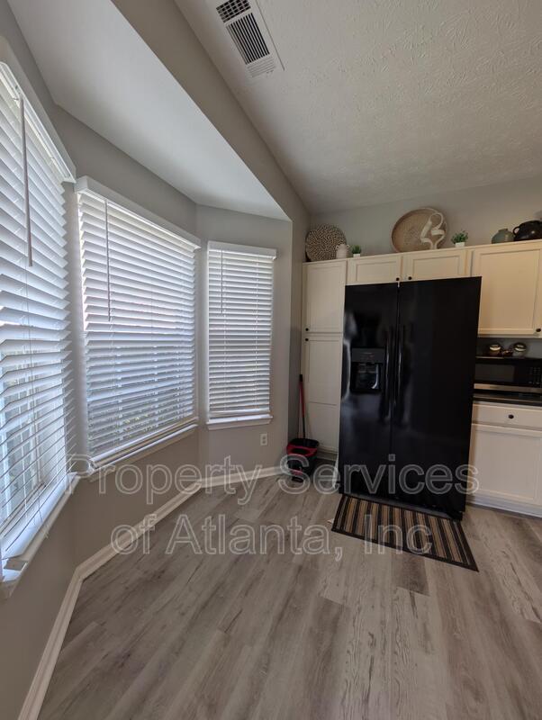 Photo - 5690 Hampton Ct