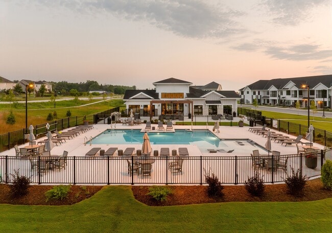 Building Photo - Seasons at Grafton