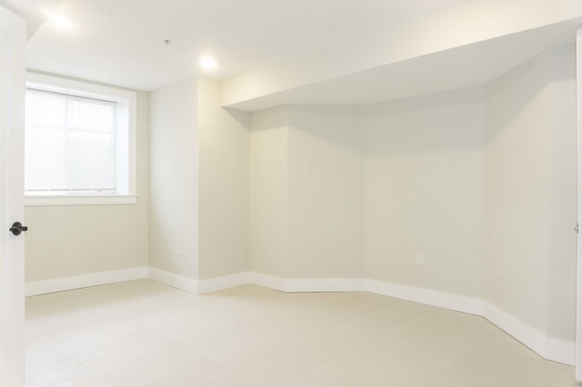 Photo - 54 Athol St Unit 2