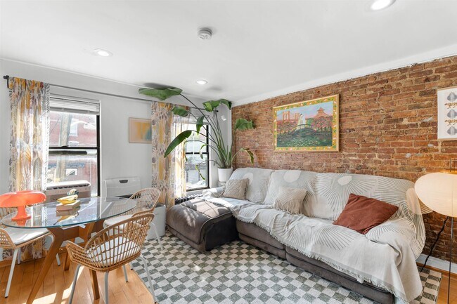 Building Photo - 180 Christopher Columbus Dr Unit 2 Rental