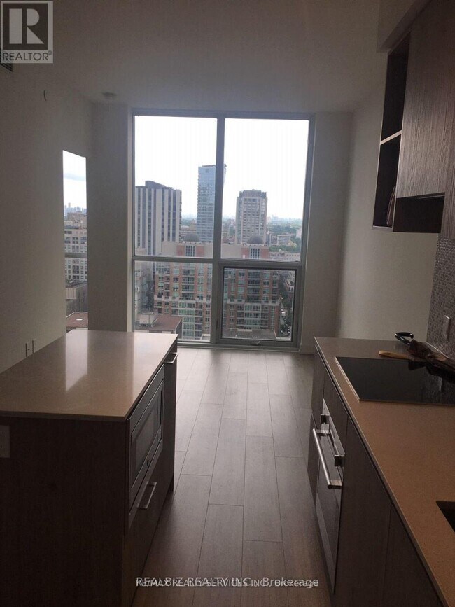 Photo - 1 Yorkville Ave Unit 2204