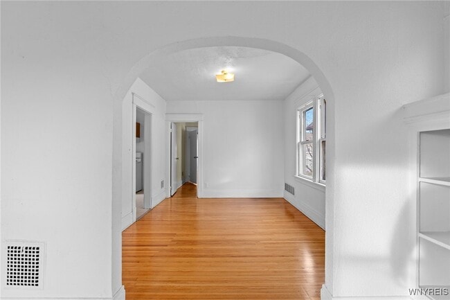 Photo - 394 Taunton Pl