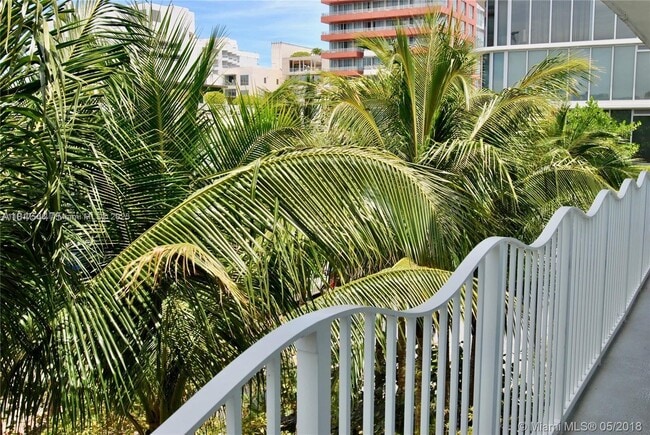 Photo - 61 Collins Ave Unidad 402 Rental