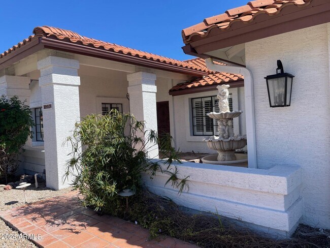 Photo - 839 E Meadow Ln