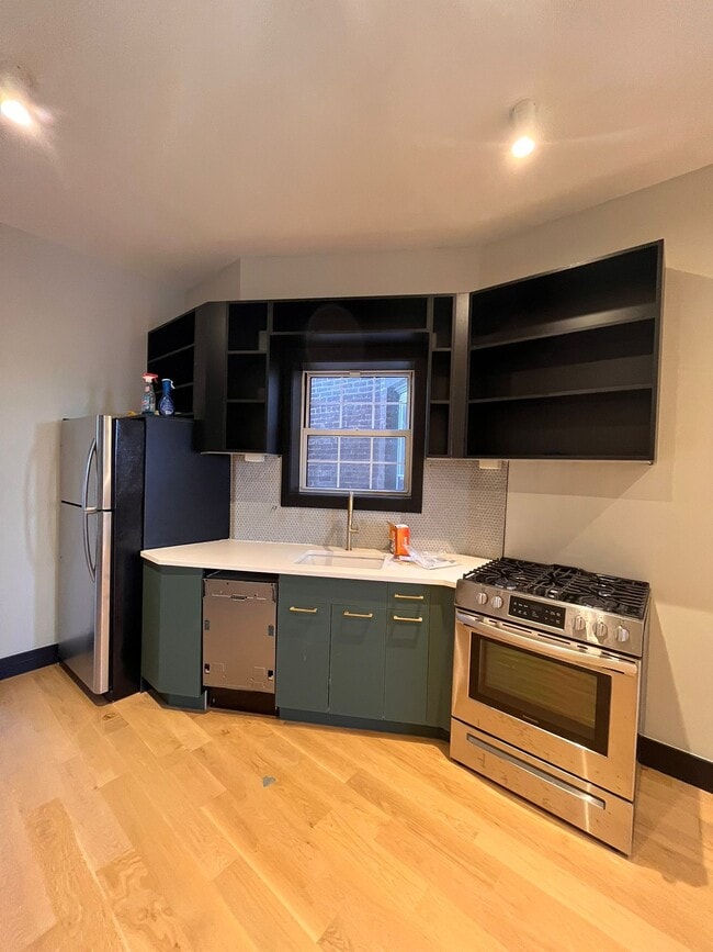 Building Photo - 42 Van Wagenen Ave Unit 4L