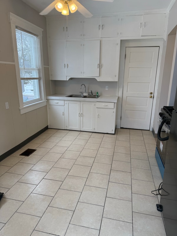 Photo - 505 6th St NE Unit downstairs