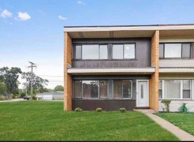 Photo - 2258 E 103rd St Townhome