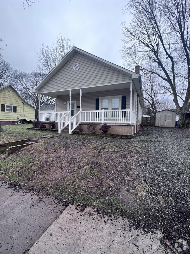Building Photo - 908 E Morehead St Rental