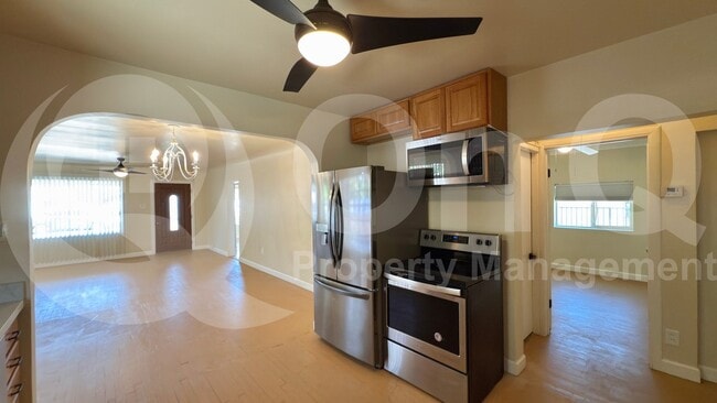 Building Photo - 215 N Hobson Rental