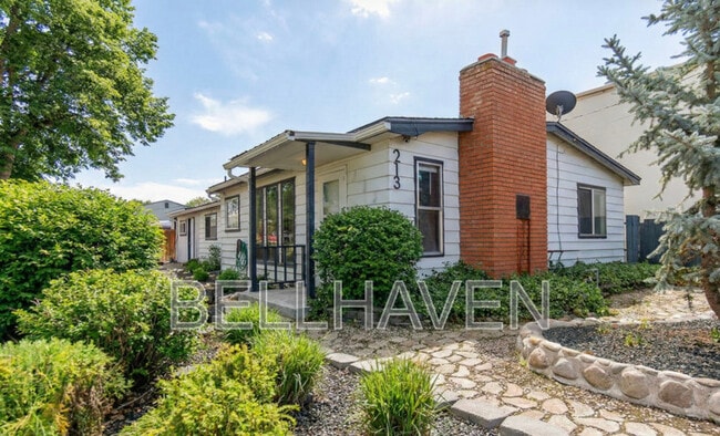 Building Photo - 213 W 37th St