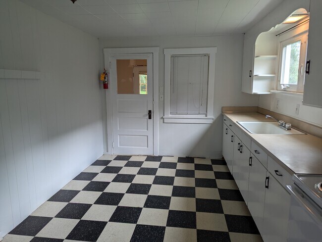 Kitchen - 2038 Shingletown Rd