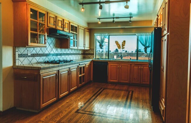 5238 Los Encantos Way