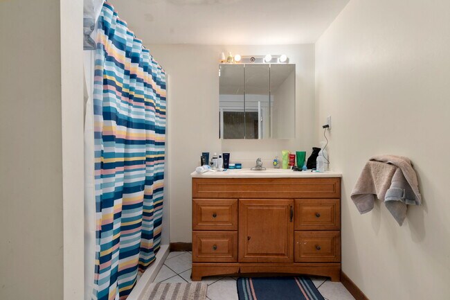 2 Sutherland Rd Unit 3