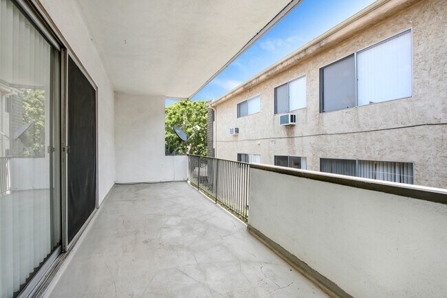 Photo - 3625 Mentone Ave