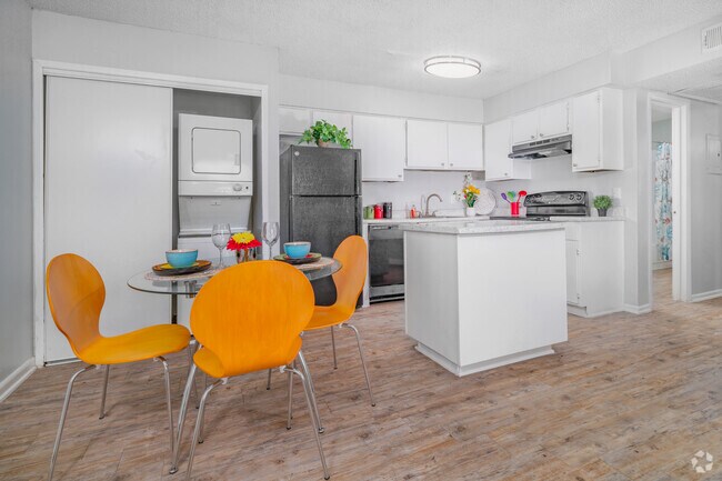 1BR, 2BA - 800SF - Dining Room - Viva Max