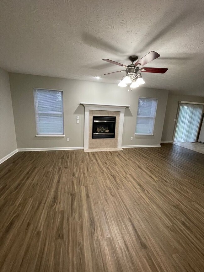 Photo - 3891-3895 Ledyard- FEATHERSTON Unit 3891