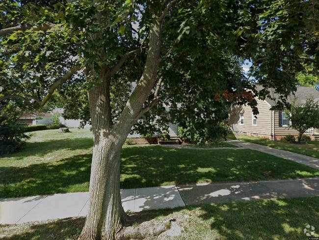 Building Photo - 300 E 328th St Rental