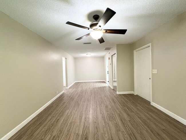 Photo - Beautiful Corner Unit with Vinyl Plank Flooring & Private Screened Patio Unit 8