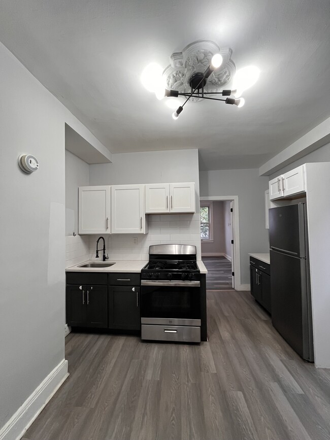 Building Photo - 32 Clerk St Unit 2R Rental