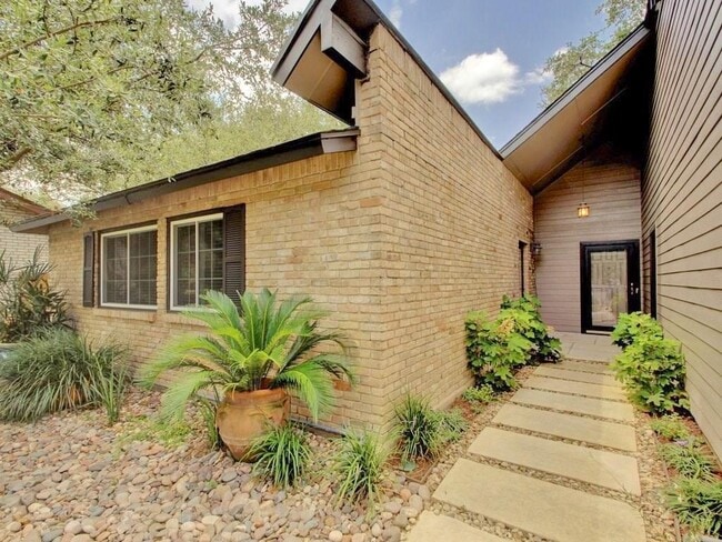 Building Photo - 3607 Summit Bend