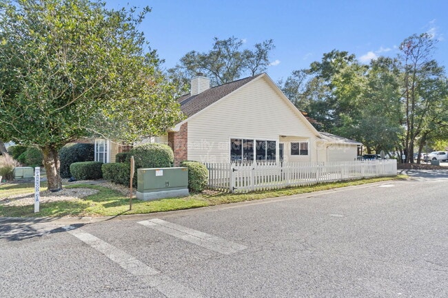 Photo - 110 Parkwood Dr