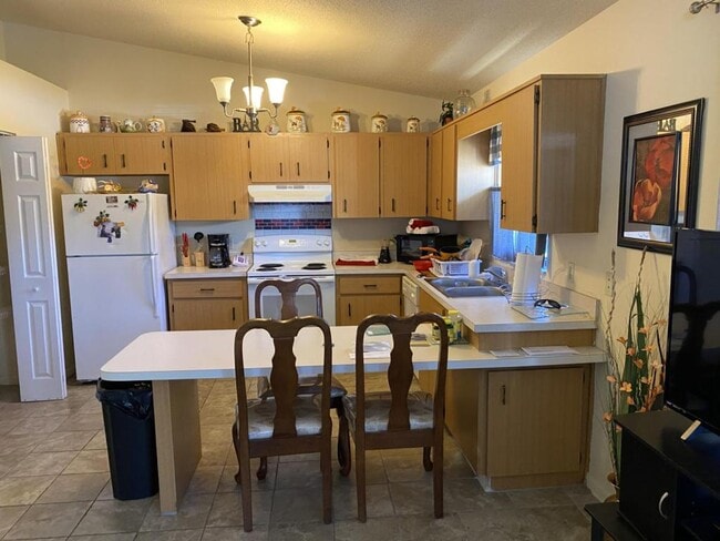 Photo - 493 N Sams Point