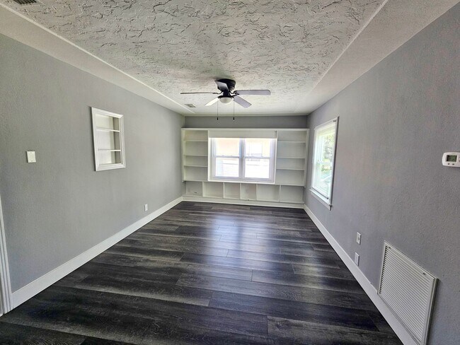 Photo - St. Petersburg Pool Home - 3 Bedroom 2 Bath