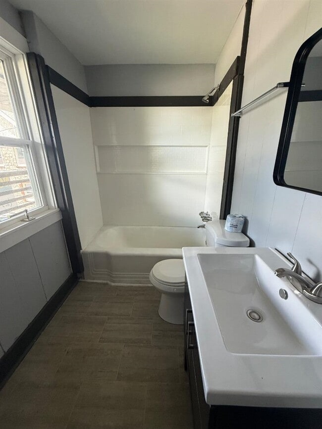 Photo - 709 Ridgecrest Way