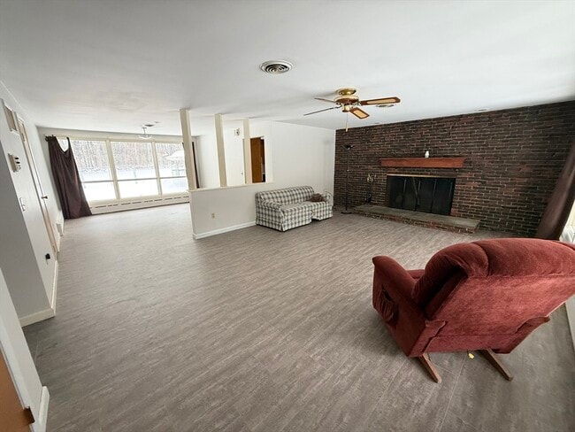 Photo - 1090 Pleasant St