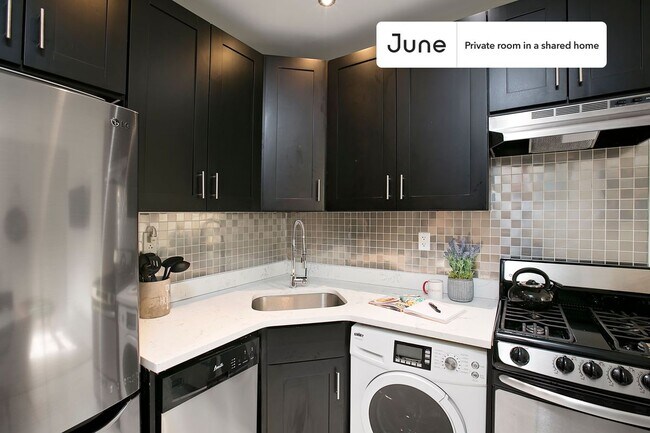 Room in Shared 3 bed/1.5 bath home in Central Harlem