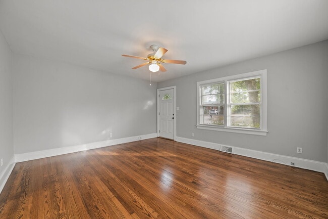 Photo - 2405 Jefferson Dr