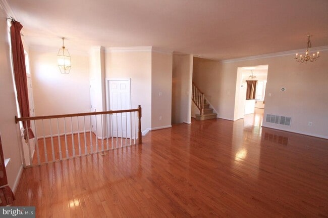 Photo - 21485 Trowbridge Square