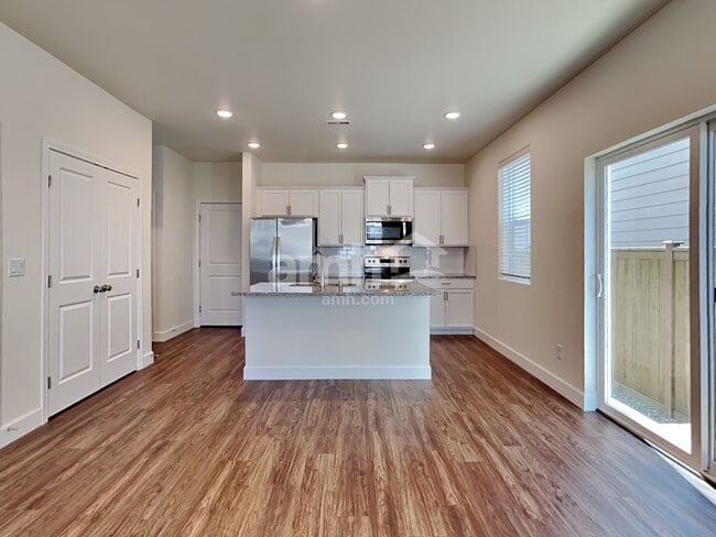 Photo - 33023 Lookout Ln