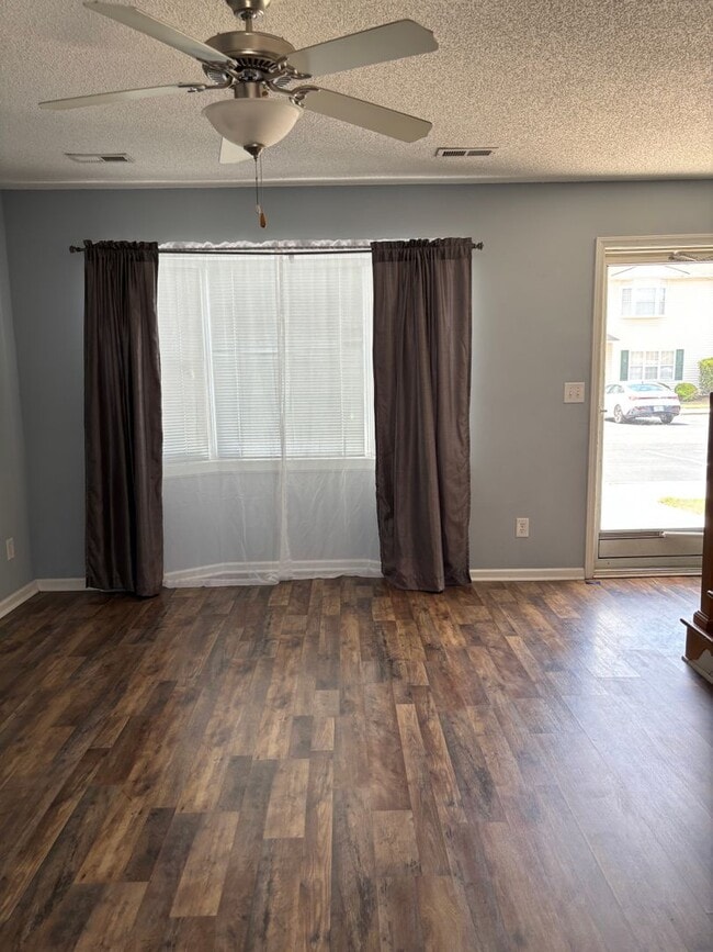 Photo - 2330 Vineyard Dr