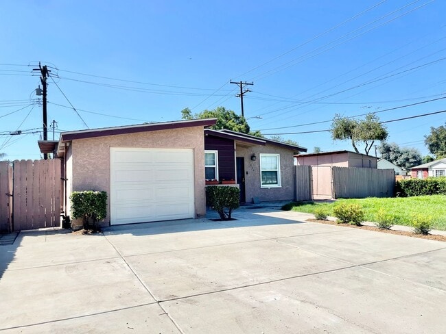 Building Photo - Beautiful Remodeled 4 Bedroom 2 Bathroom H... Rental