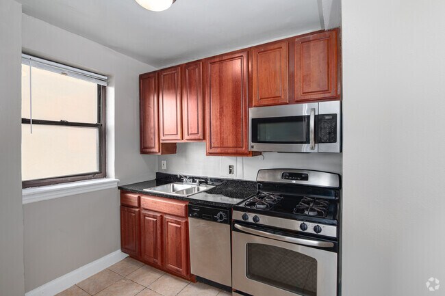 1BR, 1BA - 646 SF - Richman Towers